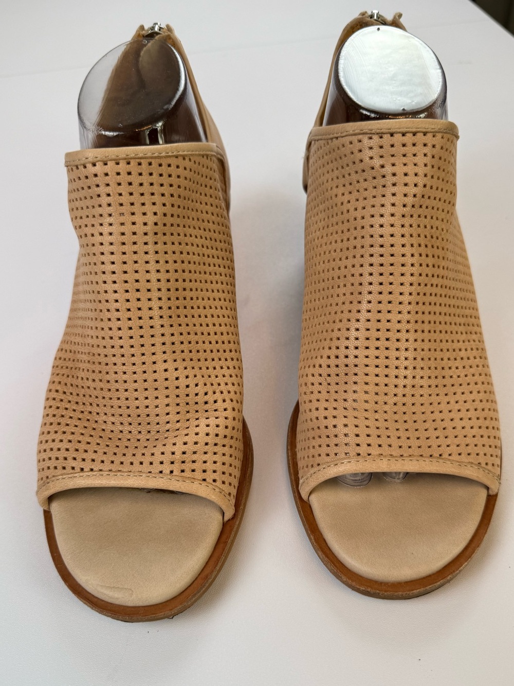 Sofft Balance Leather Open Toe Shooties Perforated Block Heel Sandals Size 10M